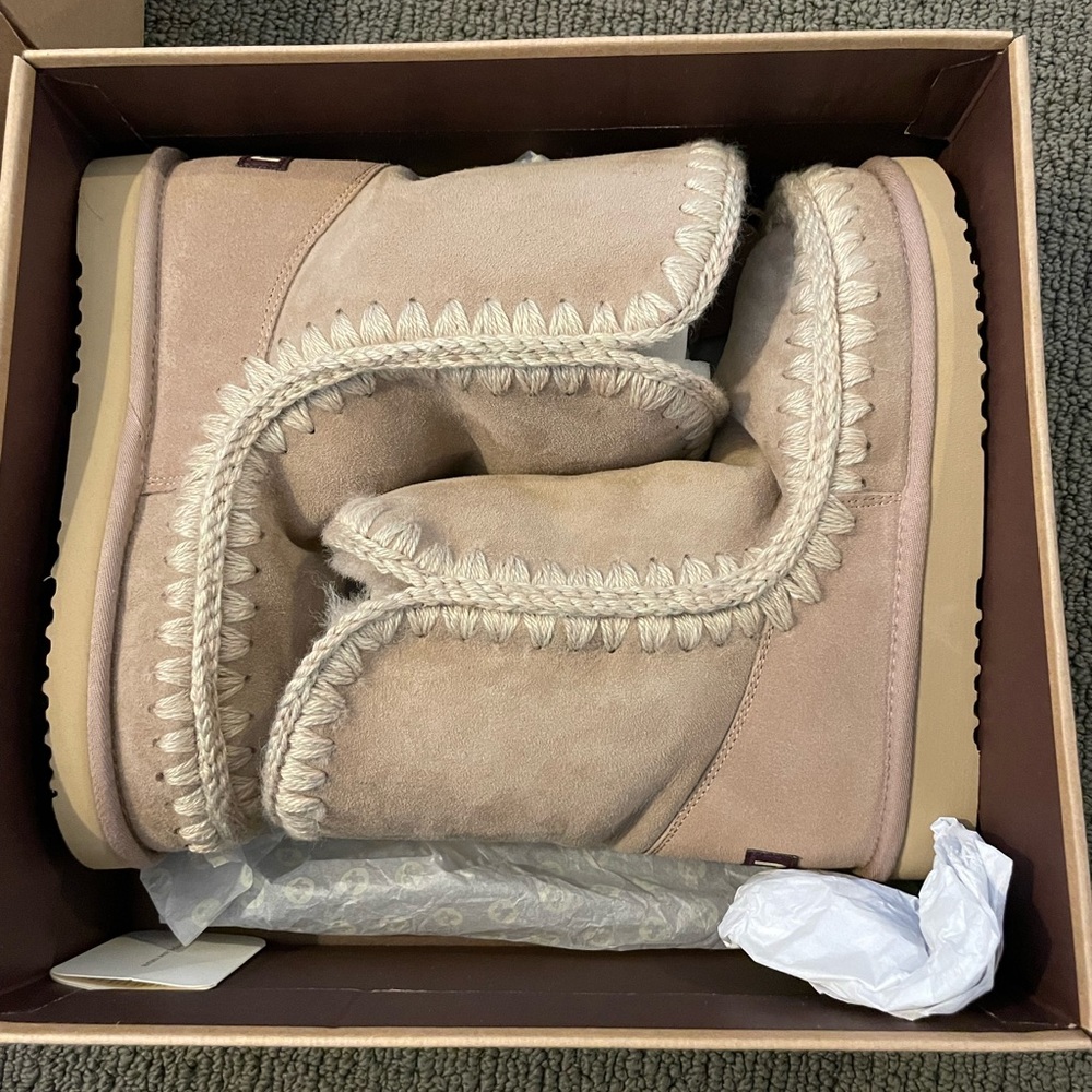 Mou Eskimo 24 boots brand new! Size 37